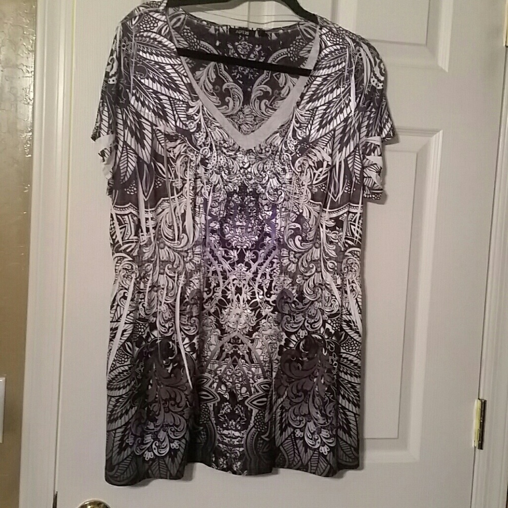 Beautiful top with by Apt.9